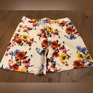 Gloria Vanderbilt Amanda woman’s short print msy  size 10. 5”inseam NWOT